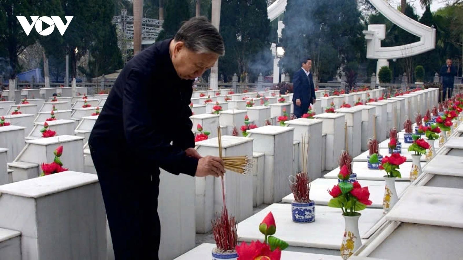 Party chief commemorates fallen soldiers at Vi Xuyen National Martyrs’ Cemetery